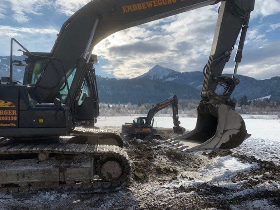 Bagger aus dem Mietpark der Berger GmbH auf dem Betriebsgelände