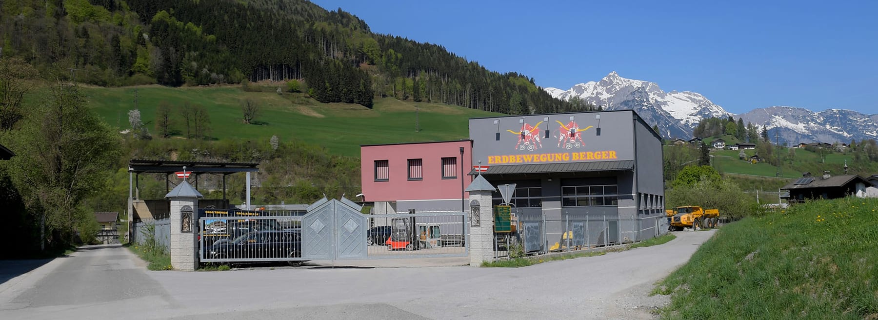 Das Betriebsgelände der Berger GmbH in Pfarrwerfen mit Blick auf das Tennengebirge